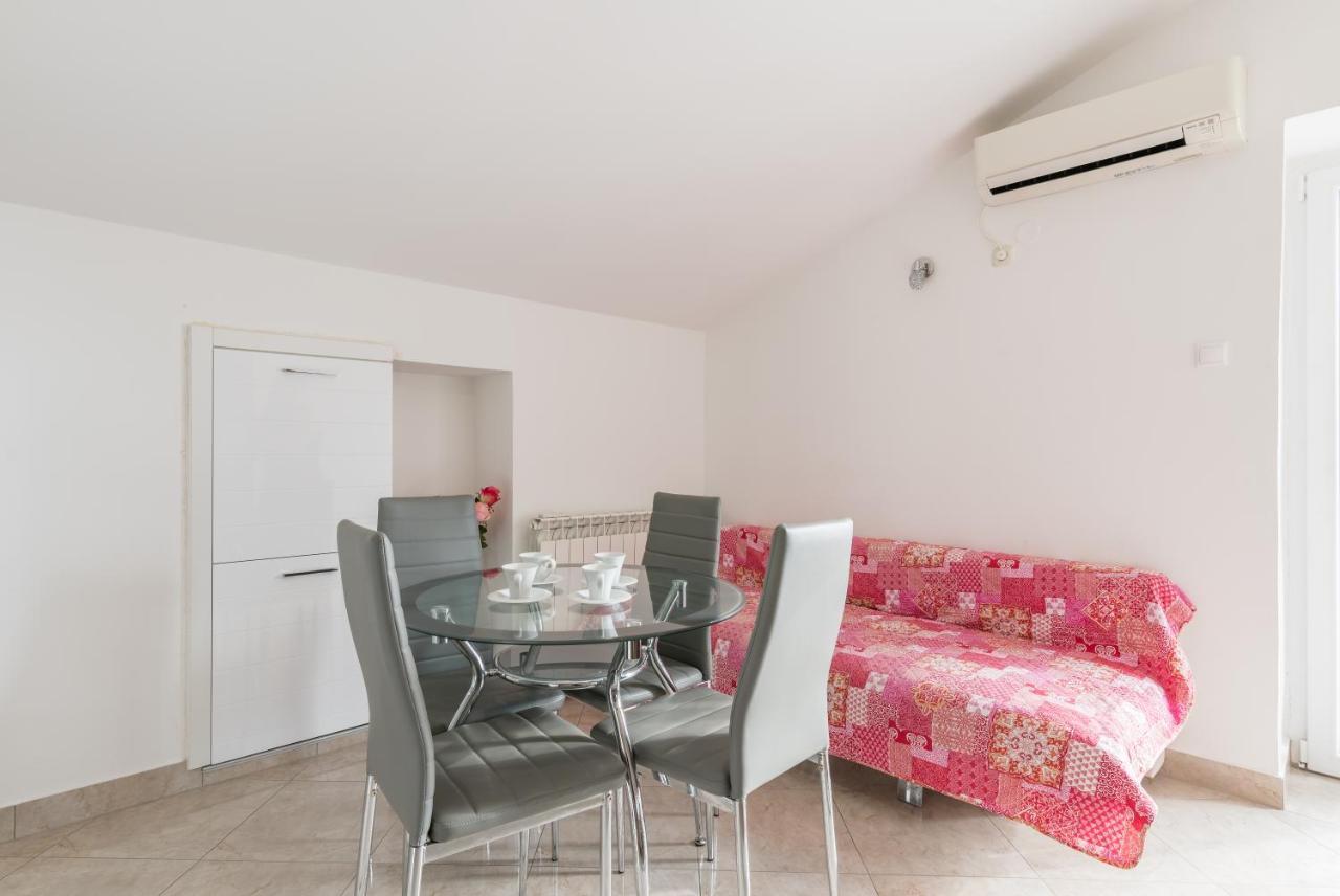 Apartment DK Malinska Buitenkant foto