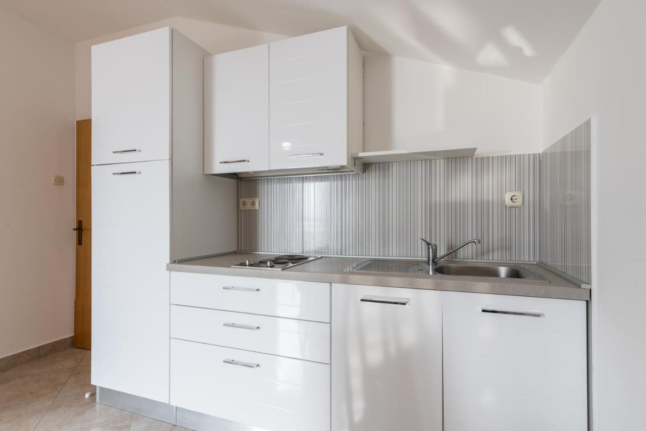 Apartment DK Malinska Buitenkant foto