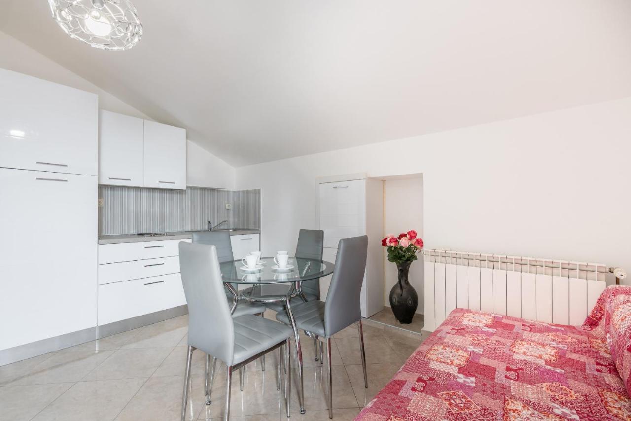 Apartment DK Malinska Buitenkant foto